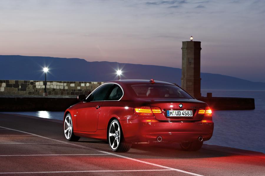  BMW 3-Series Coupe 2011 года  (фото 2 из 24)